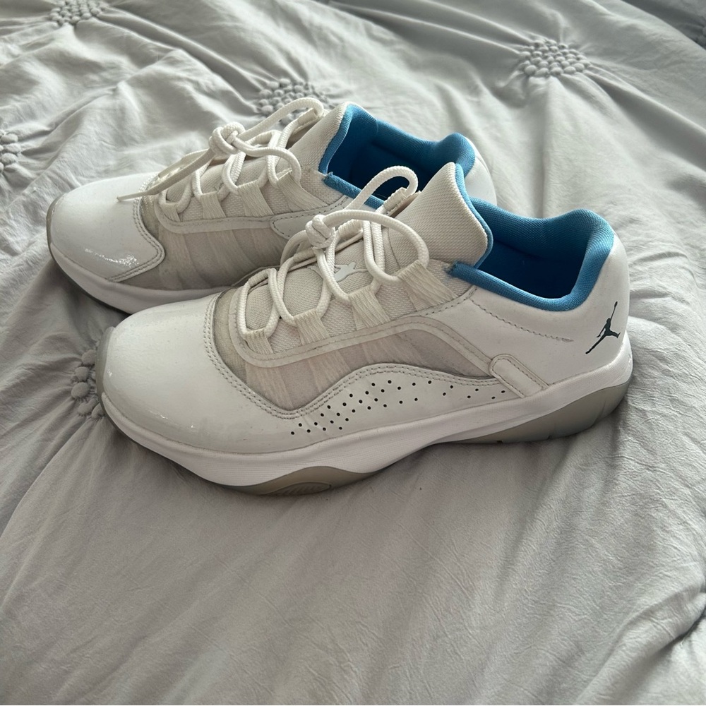 JORDAN 11 LOW CMFT KIDS 4.5Y